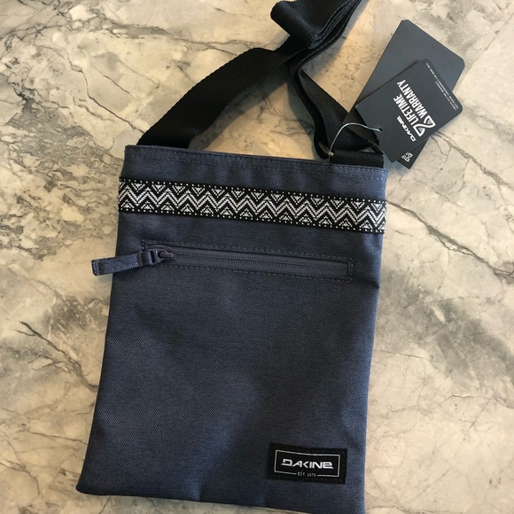 dakine sling bag